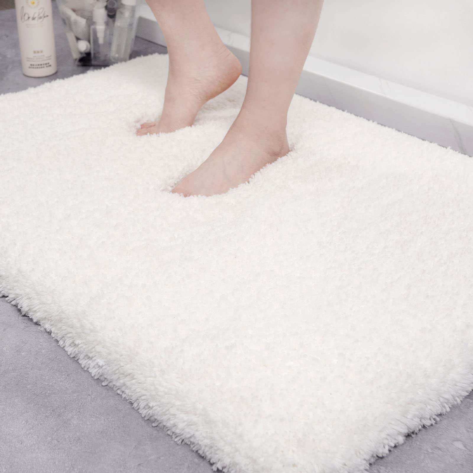 ILANGO Microfiber Bathroom Rug Super Absorbent, Washable Bath Mat Non Slip for Floor, Thick Plush Shaggy Bath Rug with Rubber Bottom for Bathtub Shower Sink, Extra Soft 16.9" * 23.6" (White) 16.9*23.6 inches White
